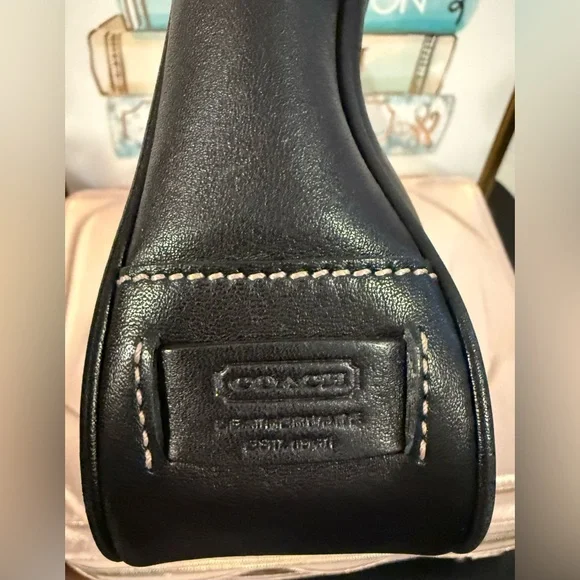 Vintage Coach Hamptons Legacy Hobo (style #7789) in smooth black leather. 🔥 - Picture 10 of 15